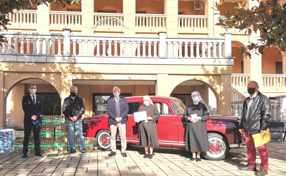 El Automóvil Club de Salamanca y El Corte Inglés entregan a la organización la recaudación del ‘Día del Guardia Urbano’