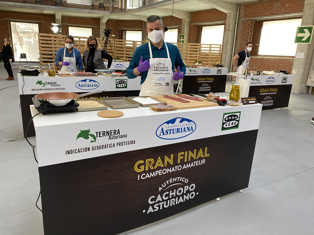 Juan Carlos Hernández, el salmantino que llegó a la final para cocinar el mejor cachopo casero de España