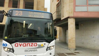 Autobus de línea en Villamayor.
