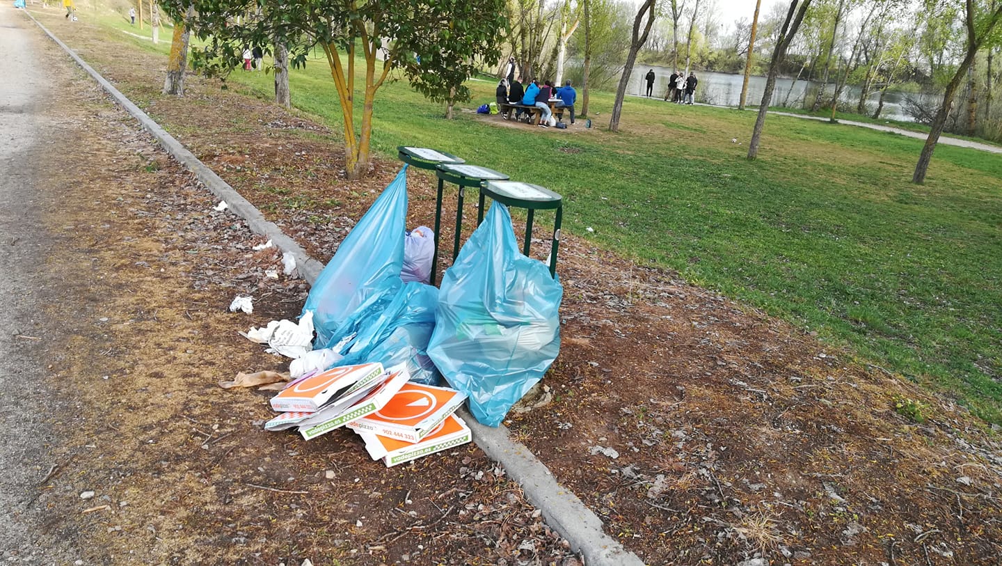 Las papeleras instaladas por el Ayuntamiento de Cabrerizos.