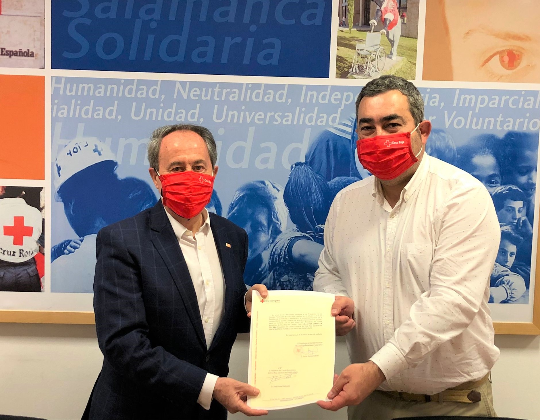 Jesús Juanes, presidente de Cruz Roja Salamanca, y Javier Cembellín, nuevo presidente de Cruz Roja Santa Marta y comarca.