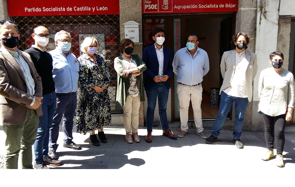 Los parlamentarios nacionales socialistas se reúnen con representantes municipales de Béjar y Candelario.