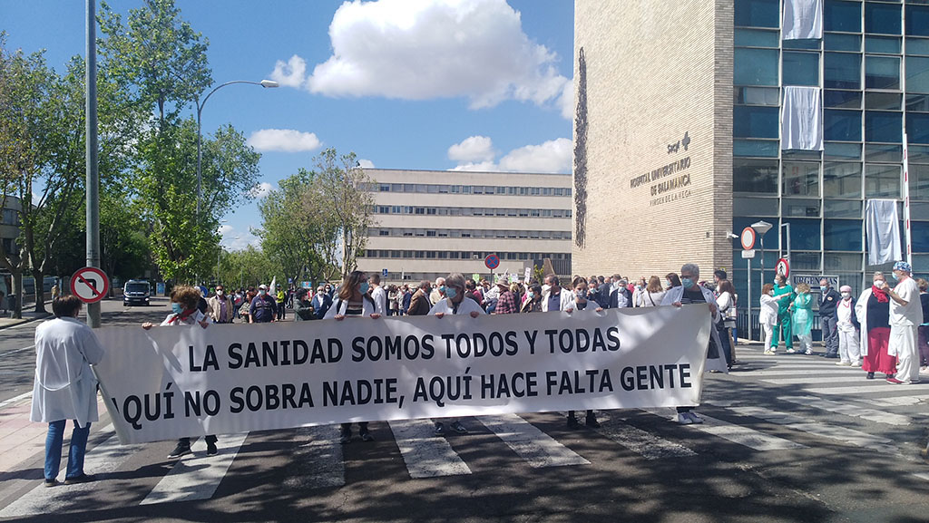 Marea blanca en Salamanca por la defensa de la Sanidad Pública.
