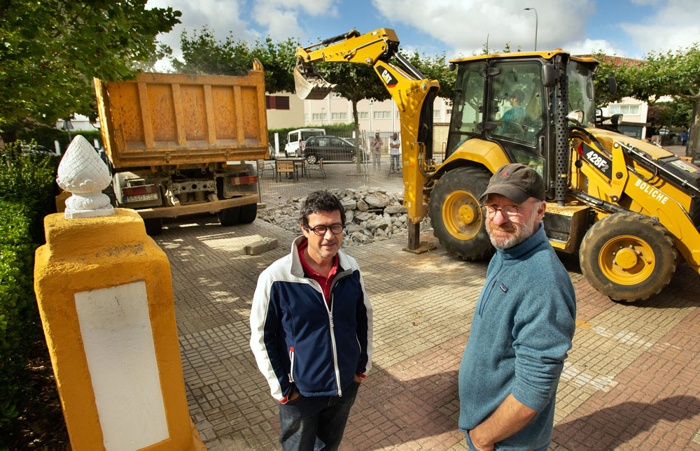 Vicente / ICAL . En la imagen Toño Solorzano, coordinador de la construcción del Sistema y Nicolas Cahen, presidente de Astróbriga.