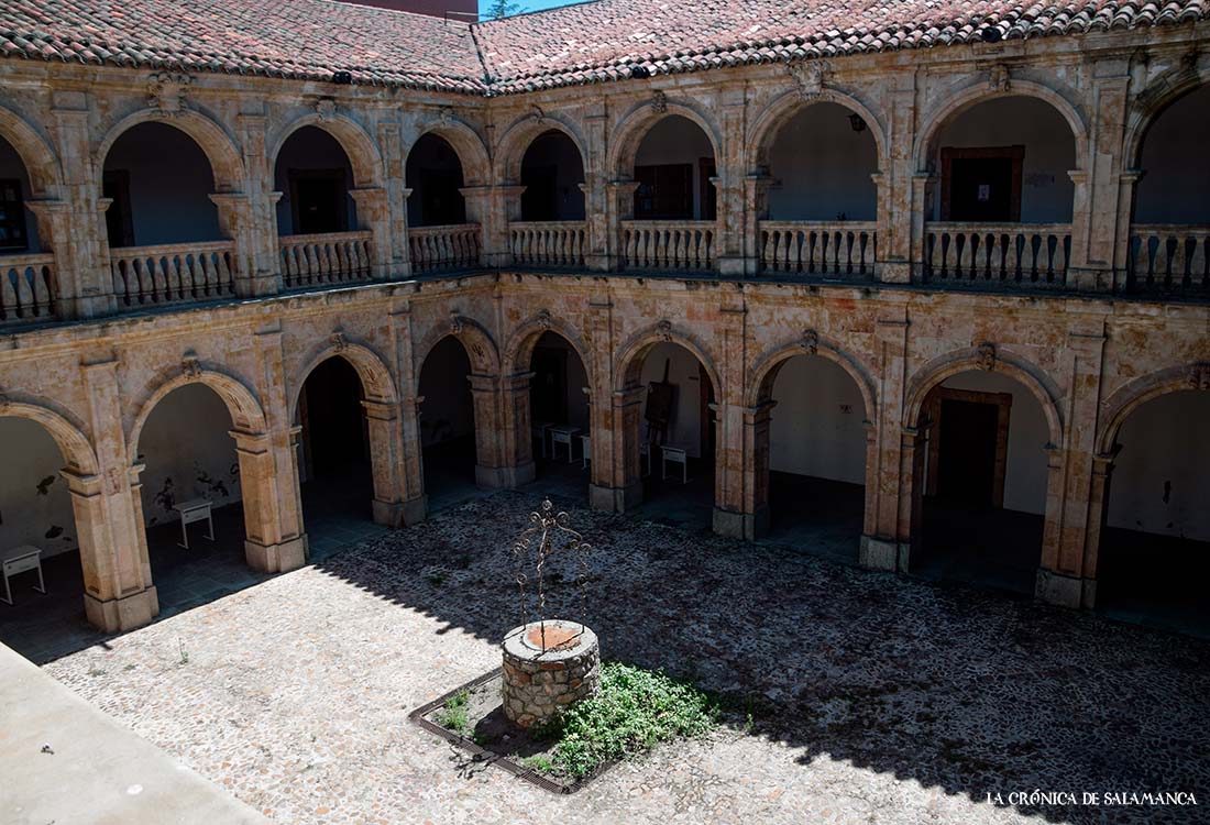 El Colegio Menor de Huérfanos de Salamanca que funda Francisco de Solis es donde se está la Facultad de Educación y Pedagogía, en Canalejas. 