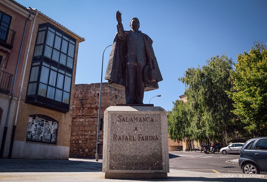 Estatua de Rafael Farina, obra de Agustín Casillas. Fotos. Almudena Iglesias Martín. 