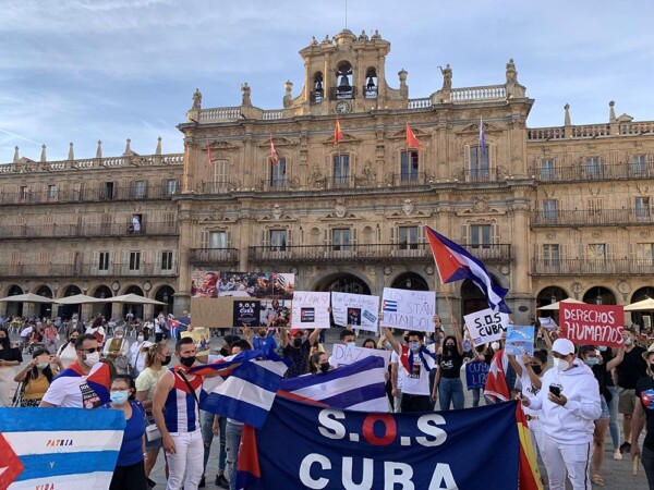 SOS Cuba concentración en la Plaza Mayor de Salamanca. (18)