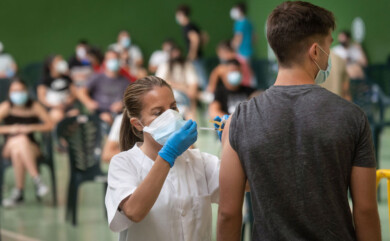 Vicente ICAL . Vacunación masiva a personas entre 18 y 24 años, en Ciudad Rodrigo (Salamanca)