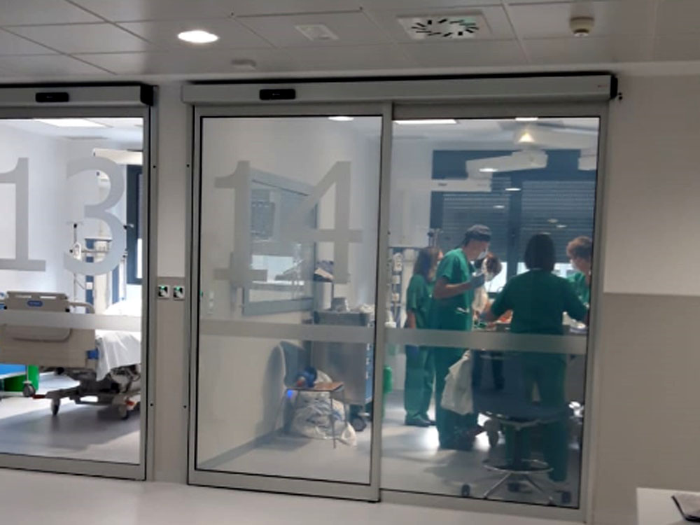 La UCI del hospital nuevo de Salamanca con el primer paciente.