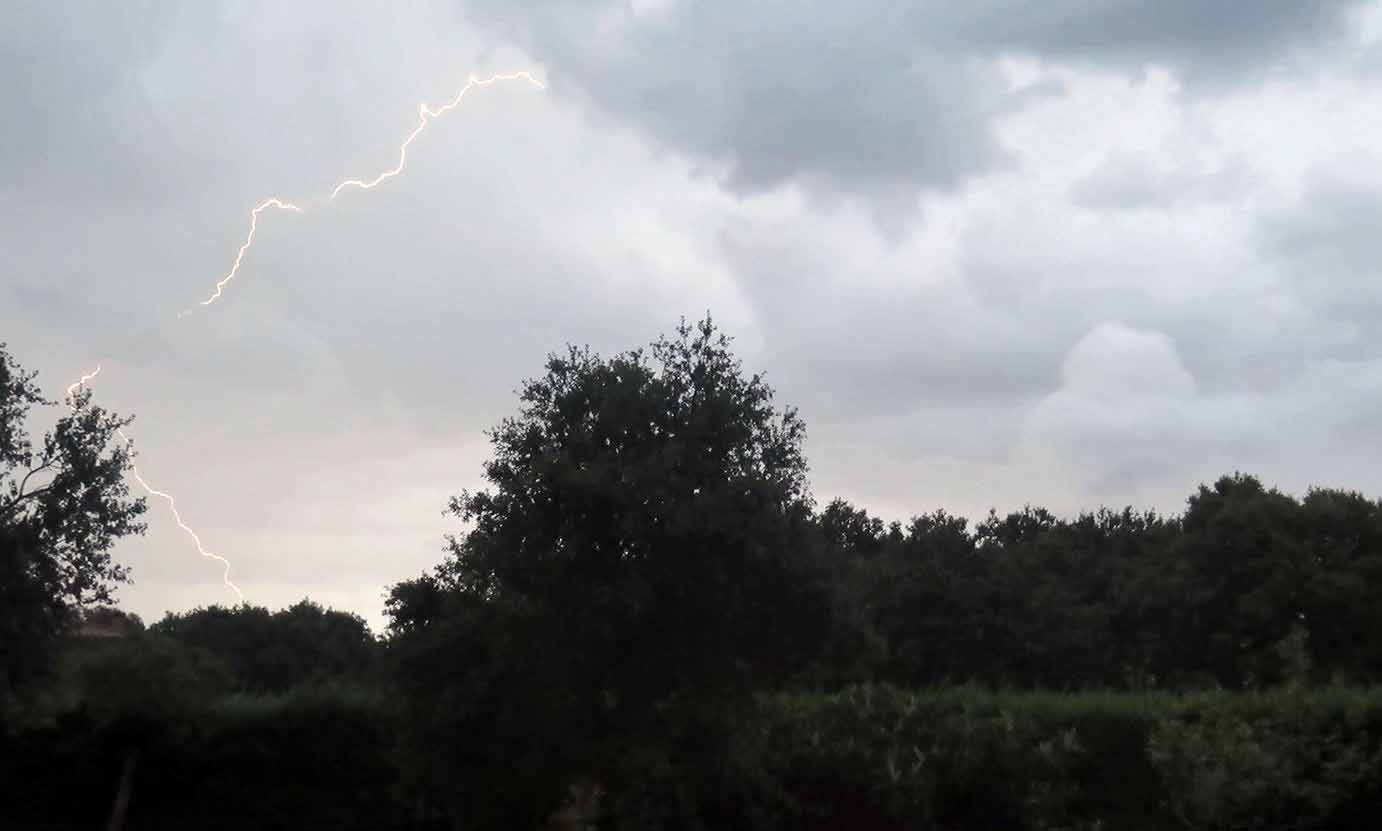 tormenta rayo relampago