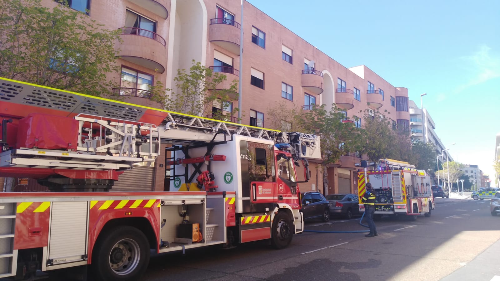Los bomberos de Salamanca acudieron a sofocar un incendio en la calle Abraham Zacut, en el barrio de Prosperidad.