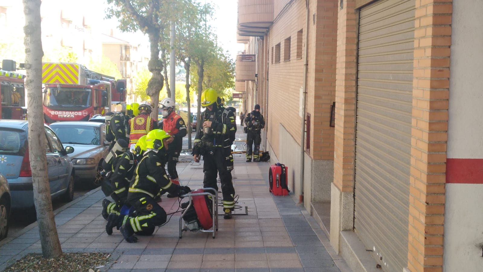 Los bomberos de Salamanca acudieron a sofocar un incendio en la calle Abraham Zacut, en el barrio de Prosperidad.