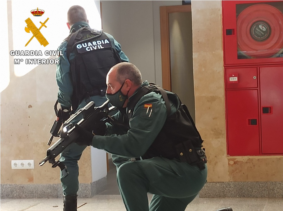 La Guardia Civil ejecuta un simulacro de atentado terrorista en Matacán.