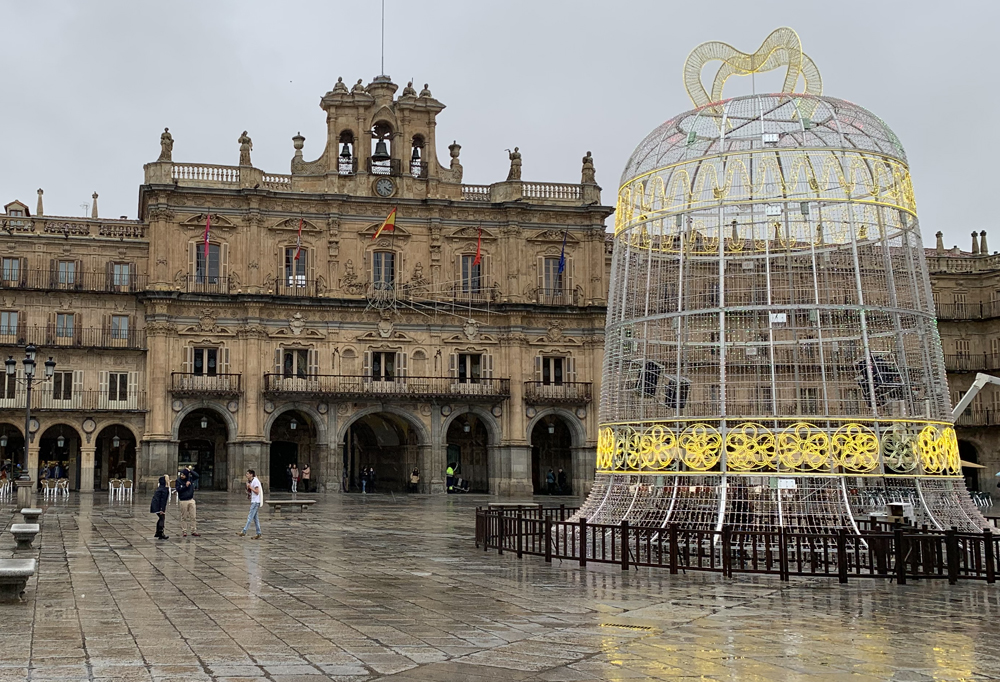 María de la O, la campana que adornará la Plaza Mayor en Navidad.