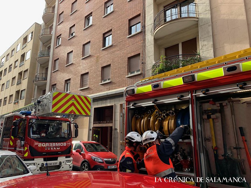 Los bomberos en Pérez Oliva.