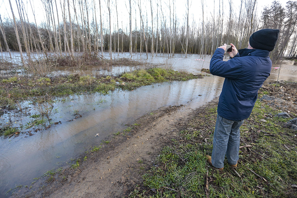 Campillo / ICAL. El río Tuerto se desborda a la altura de la localidad leonesa de San Félix de la Vega