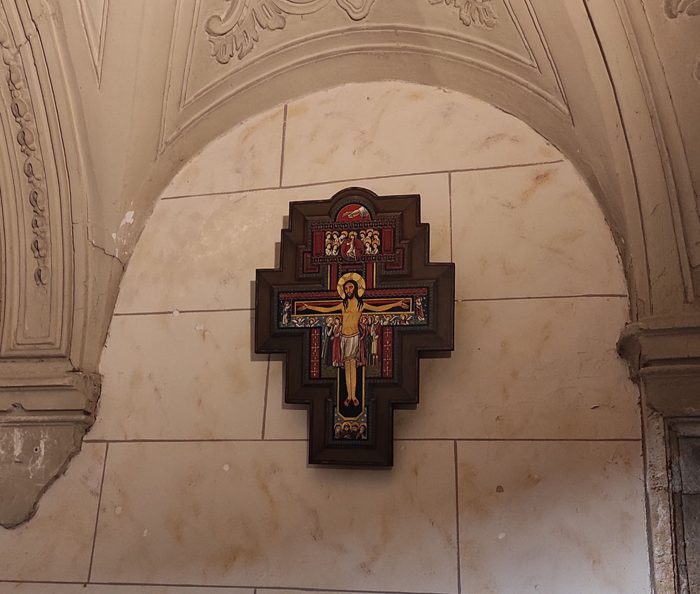 El Cristo de San Damián, obra de Paloma Pájaro, se puede ver en la iglesia conventual de los Capuchinos, calle Ramón y Cajal.