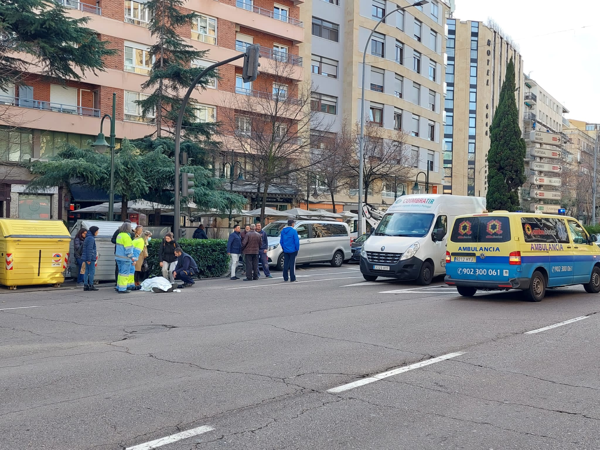 Un motorista herido en el paseo de Carmelitas, en Salamanca. (2)