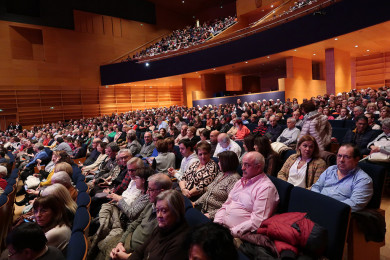 Víctor Manuel 'colgó' el cartel de completo en el concierto del CAEM, en Salamanca.
