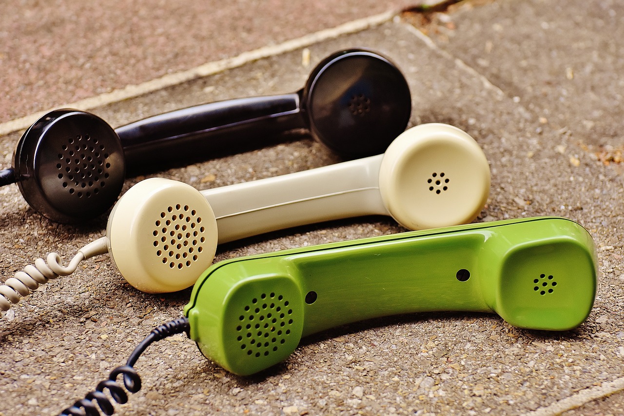 Tres teléfonos. Imagen. Pixabay.