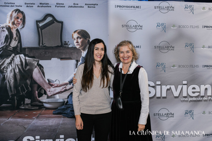 Cristina González y Assumpta Serna, en el pre-estreno de La Sirvienta, en Salamanca.