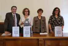 Sara Sánchez, primer por la derecha, ganadora del premio Villar y Macías, de CES