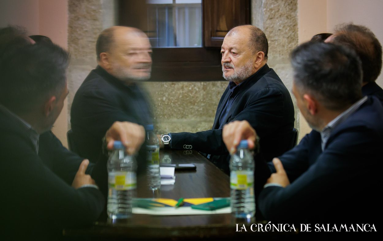 Alejandro Gándara inaugura la Feria del Libro de Ciudad Rodrigo. Fotografía. Vicente.