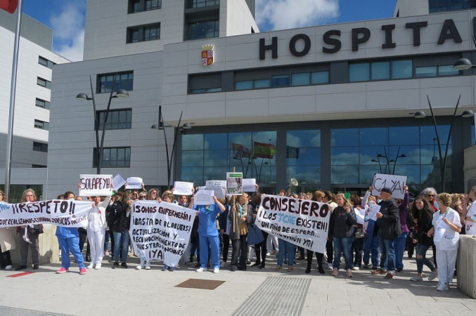 De la Prensa... Nueva manifestación de los TCAE a las puertas del hospital de Salamanca para mostrar los problemas del colectivo Manifestacion-tcae-hospital-677x450