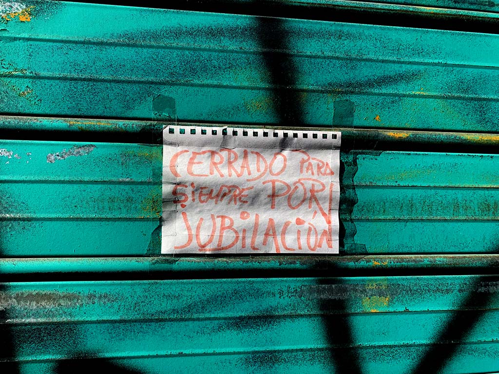 El cartel que se puede leer en la Copistería Fabrés, en Gil de Ontañón.