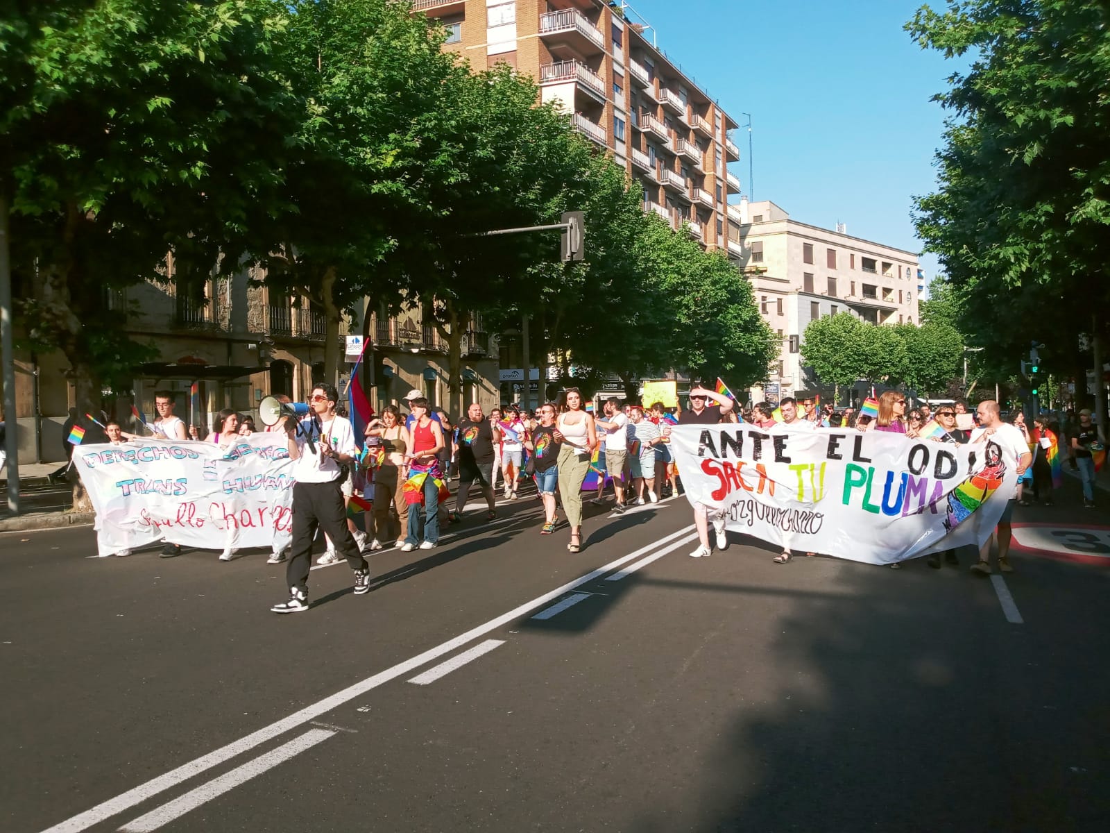 Manifestación por las calles del centro de la ciudad del colectivo LGTBI+ 'Orgullo Charro'.