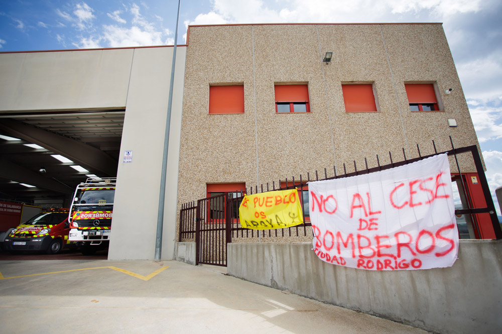 Vicente ICAL. Ciudad Rodrigo (Salamanca) defiende a sus bomberos voluntarios tras el fin a 123 años de servicio.