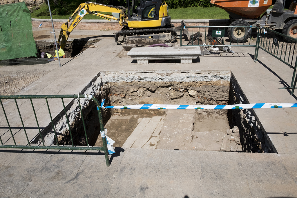 JESÚS FORMIGO / ICAL. Aparecen restos arqueológicos romanos y medievales en las obras de la calle San Pablo