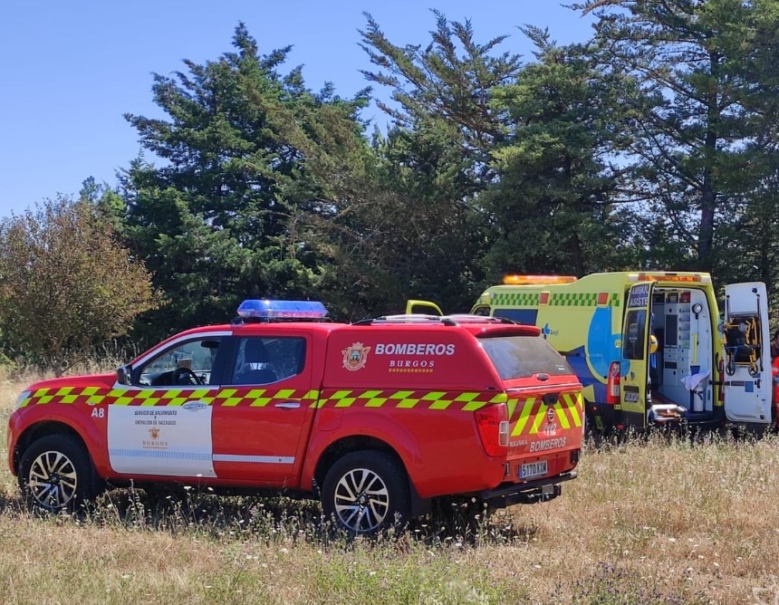 Unidad de Bomberos de Burgos y una ambulancia. Imagen. Bomberos Burgos.