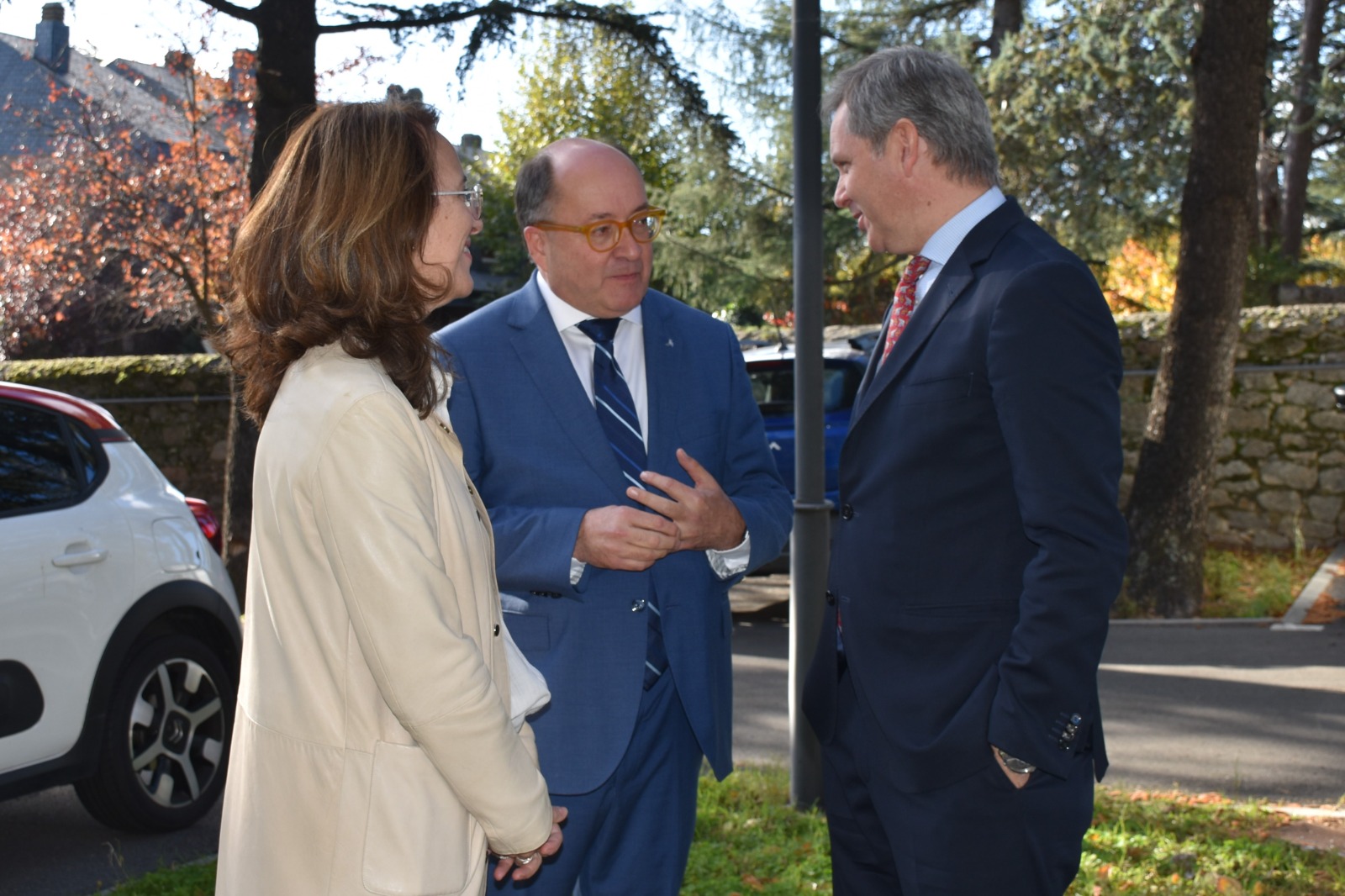 Manuel Muiños, presidente de Proyecto Hombre, y José Miñones, ministro de Sanidad. 