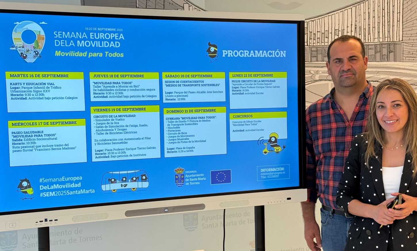 El alcalde de Santa Marta de Tormes, David Mingo, y la concejala de Medioambiente, Marta Labrador, en la presentación de la campaña.